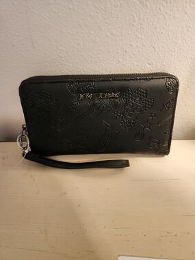 Betsey Johnson Black Embossed Skull Wristlet Wallet NWOT